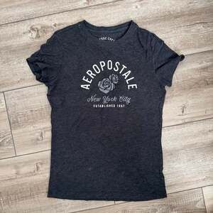 Aeropostale Classic Crew New York City Rose Graphic T-Shirt